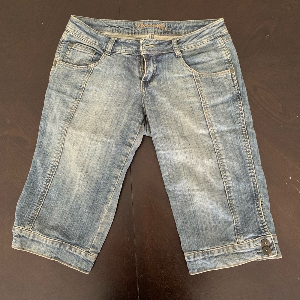Dynamite Jean Capris